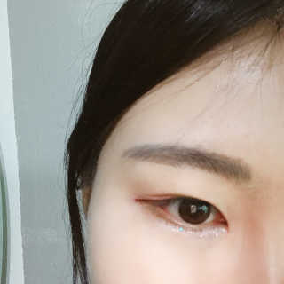 [블랙루즈] 펄블리 아이 글리터 2종 — 5점을 준 리뷰어가 2019년 1월 올린 사용 사진