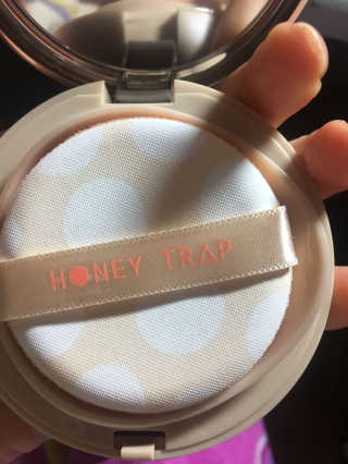 Honey Trap 톤 업 파운데이션 쿠션(W22.5,C17.5) — 5점을 준 리뷰어가 2018년 2월 올린 사용 사진