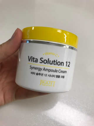 지고트 비타솔루션12 시너지 앰플 크림 100ml — 4점을 준 리뷰어가 2019년 7월 올린 사용 사진