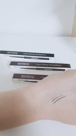 우드버리 1.5mm 스키니 젤 아이라이너 — 5점을 준 리뷰어가 2019년 5월 올린 사용 사진