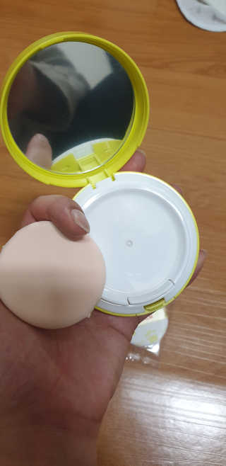 아토팜 톡톡 페이셜 선팩트 SPF43 PA+++ — 5점을 준 리뷰어가 2019년 6월 올린 사용 사진