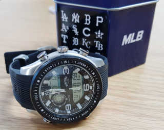 [MLB WATCH n LEISURE]뉴욕양키즈 손목시계 NY 301-11 — 5점을 준 리뷰어가 2019년 10월 올린 사용 사진