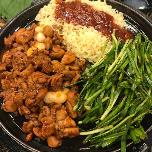 [고향산천원조숯불닭갈비] 뼈없는 숯불닭갈비 2인세트 리뷰 사진