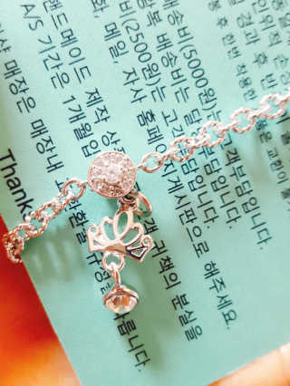 달링포유 마그넷 3홀더 양면 팔찌 + 탈부착 참 3개 — 3.67점을 준 리뷰어가 2018년 1월 올린 사용 사진