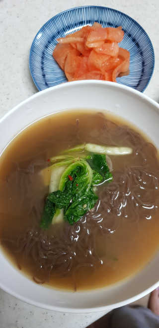 유천냉면 유천 비빔냉면 2인분+메밀지짐만두 280g — 4.67점을 준 리뷰어가 2018년 6월 올린 사용 사진