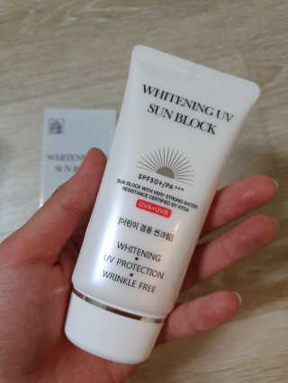 지고트 화이트닝 유브이 썬블럭 크림 70ml,1+1 — 5점을 준 리뷰어가 2019년 8월 올린 사용 사진