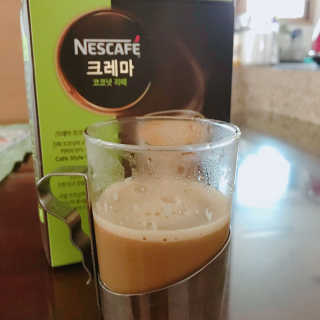 네스카페 코리아 네스카페 크레마 코코넛라떼 — 4.17점을 준 리뷰어가 2018년 1월 올린 사용 사진