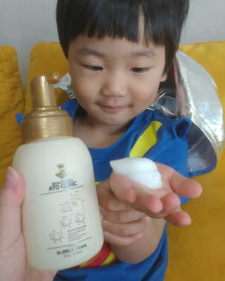 뷰티여우_아토클리닉 [아토클리닉] 우리 아이가 좋아하는 버블폼 — 5점을 준 리뷰어가 2019년 5월 올린 사용 사진
