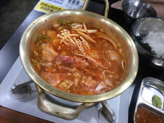 [두툼갈비] 두툼갈비 2인분 + 매콤치즈버섯 set — 4.17점을 준 리뷰어가 2018년 8월 올린 사용 사진