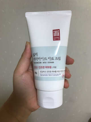 일리윤 세라마이드 아토 집중 크림 — 4.33점을 준 리뷰어가 2017년 6월 올린 사용 사진