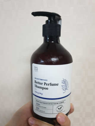 달리프 베러 퍼퓸 샴푸 1000ml 레이니데이 or 일랑로즈 — 3점을 준 리뷰어가 2019년 12월 올린 사용 사진