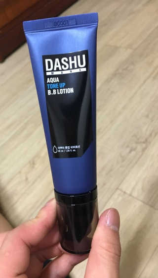다슈코리아 다슈 맨즈 톤 업 비비로션 40ml — 4.67점을 준 리뷰어가 2018년 5월 올린 사용 사진