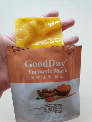 GoodDay Skincare GoodDay 강황 마스크 — 4점을 준 리뷰어가 2019년 5월 올린 사용 사진