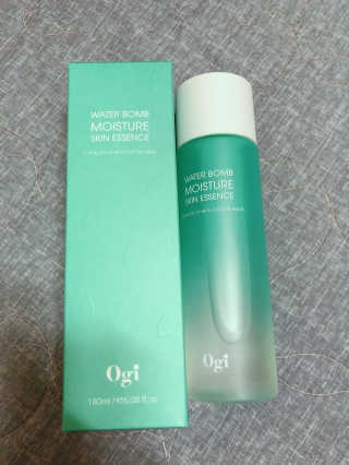 오지아이 워터 밤 모이스처 스킨 에센스 180ml — 5점을 준 리뷰어가 2019년 12월 올린 사용 사진