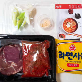 땡땡쿡 더실비김치찌개 2인분 710g 라면사리 포함 — 2.5점을 준 리뷰어가 2020년 2월 올린 사용 사진