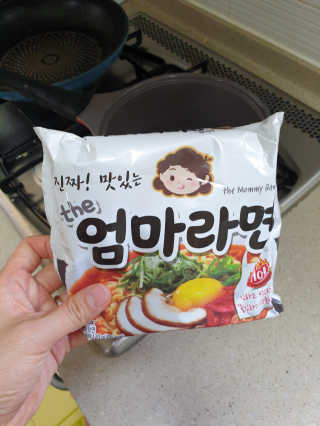 라면 그대로가 제일 맛있는 더엄마라면 — 5점을 준 리뷰어가 2019년 7월 올린 사용 사진