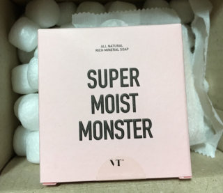 브이티 코스메틱 브이티 퍼펙트 블랙헤드 이레이져 비누 / 브이티 그레이트 트러블 헌터 비누 / 브이티 수퍼 모이스트 몬스터 비누 — 3점을 준 리뷰어가 2016년 9월 올린 사용 사진