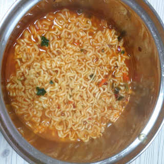 라면 그대로가 제일 맛있는 더엄마라면 — 5점을 준 리뷰어가 2019년 6월 올린 사용 사진