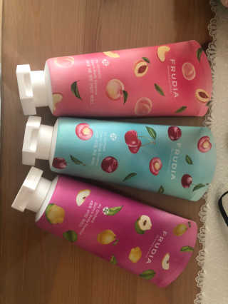 [후르디아] 과즙 뿜뿜 꿀보습 바디 에센스 3종 세트 — 5점을 준 리뷰어가 2020년 1월 올린 사용 사진