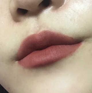 비비드스튜디오 립 플래쉬 매트 NO.27 올 댓 브릭 — 5점을 준 리뷰어가 2020년 3월 올린 사용 사진