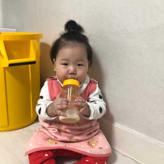 유비맘 PPSU 젖병 노꼭지_260ml_컬러 랜덤 발송 — 5점을 준 리뷰어가 2020년 2월 올린 사용 사진