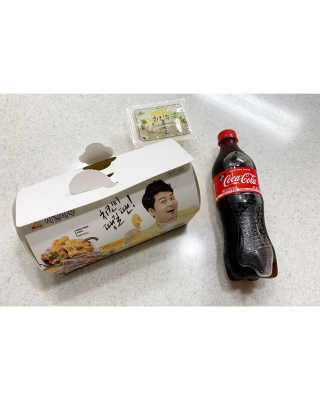 [치킨마루]-  빠사칸윙봉현미 + 콜라 500ml — 5점을 준 리뷰어가 2019년 7월 올린 사용 사진