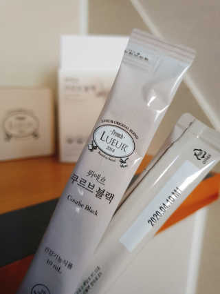 [하우투잇] 뤼에르 쿠르브 블랙 10ml x 30포 총 300ml — 3.5점을 준 리뷰어가 2020년 3월 올린 사용 사진