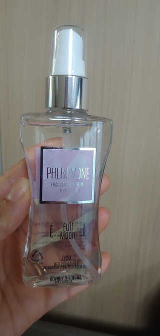 레드컨테이너 페로몬향 퍼퓸 바디미스트 80ml — 5점을 준 리뷰어가 2020년 1월 올린 사용 사진