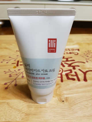일리윤 세라마이드 아토 집중 크림 — 4.67점을 준 리뷰어가 2017년 6월 올린 사용 사진