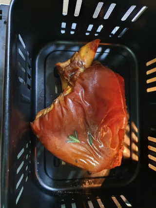 행복먹거리공작소 맥족. 맥주에 빠진 족발 550g + 마늘소스 70g — 5점을 준 리뷰어가 2020년 3월 올린 사용 사진