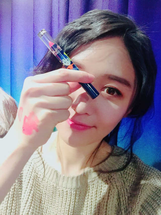 레브쌍 1537 크레용 립스틱 리뷰 사진