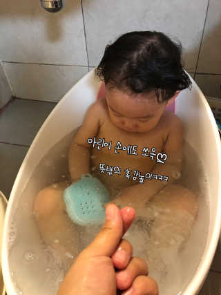 비비또 실리콘 베이비 타월 — 5점을 준 리뷰어가 2019년 6월 올린 사용 사진