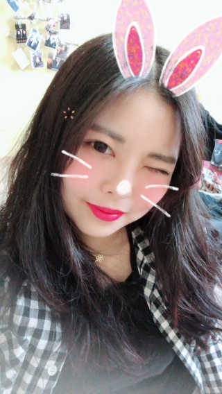 아가타 [AGATHA] 프리미에르 립스틱 — 4.33점을 준 리뷰어가 2018년 5월 올린 사용 사진
