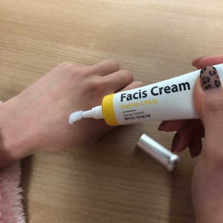 파시스 펩타이드 리프팅 크림 — 4.33점을 준 리뷰어가 2018년 11월 올린 사용 사진