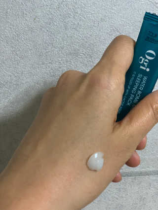 오지아이 워터 밤 모이스처 슬리핑 팩 4ml X 20pcs — 3.5점을 준 리뷰어가 2019년 12월 올린 사용 사진