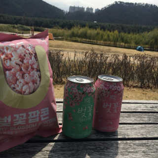 GS25 벚꽃 팝콘 + 벚꽃스파클링 + 벚꽃 청포도 에이드 — 3.67점을 준 리뷰어가 2018년 3월 올린 사용 사진