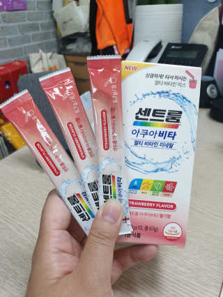 센트룸 아쿠아비타 레몬향, 딸기향 — 5점을 준 리뷰어가 2019년 7월 올린 사용 사진