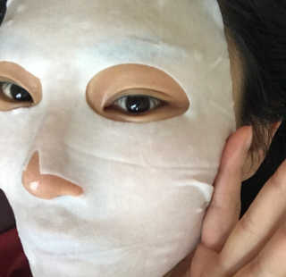 23years old 코쿤 윌로우 실키 마스크 — 5점을 준 리뷰어가 2018년 4월 올린 사용 사진