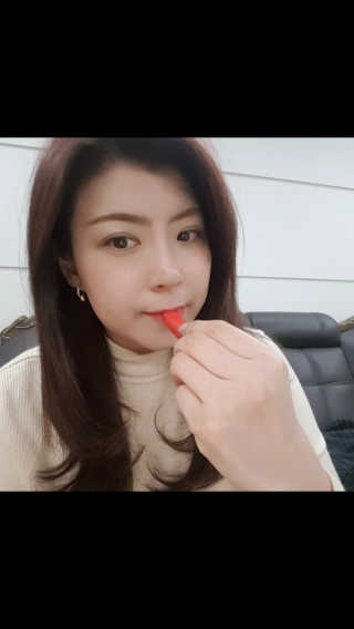 블리스텍스 립 릴리프 크림 립밤, 립 바이브런스 립밤 — 4.33점을 준 리뷰어가 2018년 11월 올린 사용 사진