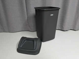 창신리빙 프랑코 퍼블릭 스윙 휴지통 10L, 25L, 35L — 5점을 준 리뷰어가 2019년 9월 올린 사용 사진
