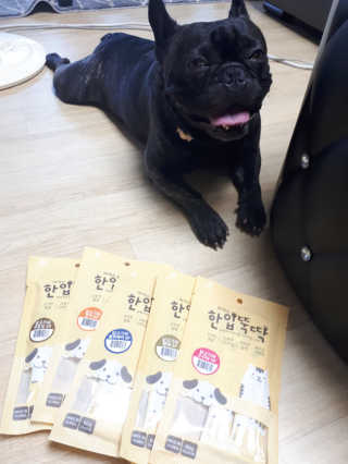 [펫토리아]짜먹는 한입뚝딱 강아지.고양이 마약간식 — 4점을 준 리뷰어가 2019년 8월 올린 사용 사진