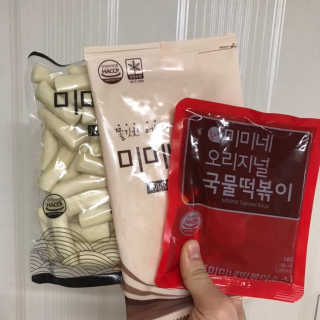 홍대미미네국물떡볶이 [홍대미미네]오리지널 국물 떡볶이4팩 + 라면사리 — 4점을 준 리뷰어가 2019년 4월 올린 사용 사진