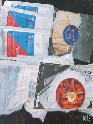 [홍코너떡볶이]옛날떡볶이 인기맛 4팩세트 — 5점을 준 리뷰어가 2019년 11월 올린 사용 사진