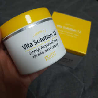 지고트 비타솔루션12 시너지 앰플 크림 100ml — 5점을 준 리뷰어가 2019년 6월 올린 사용 사진