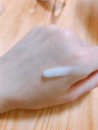 보타미안  엔젤모링가 아쿠아베리어 팩 — 4점을 준 리뷰어가 2018년 2월 올린 사용 사진