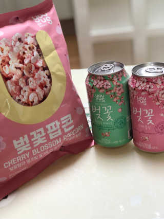 GS25 벚꽃 팝콘 + 벚꽃스파클링 + 벚꽃 청포도 에이드 — 5점을 준 리뷰어가 2018년 3월 올린 사용 사진