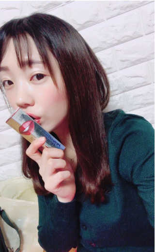 터치인솔 메탈리스트 리퀴드 포일 립스틱 5종 — 5점을 준 리뷰어가 2018년 3월 올린 사용 사진