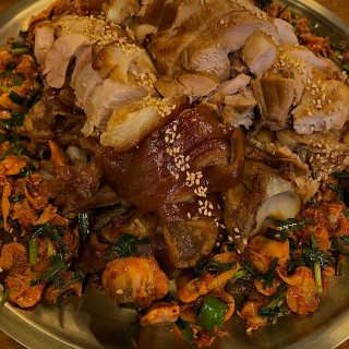 [동네맛집족발] 4개 족발 중 택1 — 5점을 준 리뷰어가 2020년 3월 올린 사용 사진