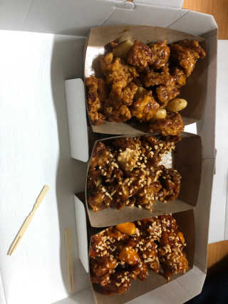 가마로강정원당시장점 [가마로강정 원당시장점] 3가지 맛 강정세트 즐기기 — 5점을 준 리뷰어가 2019년 1월 올린 사용 사진