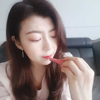 [블랙루즈] 로즈 벨벳 립스틱 택1+랜덤1 — 4.67점을 준 리뷰어가 2019년 1월 올린 사용 사진
